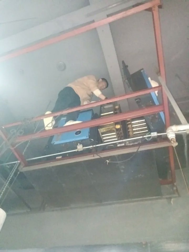 周口单位食堂排烟管道清洗多少钱 - 清洗前 - 郑州天得一国家一级资质团队作业实拍