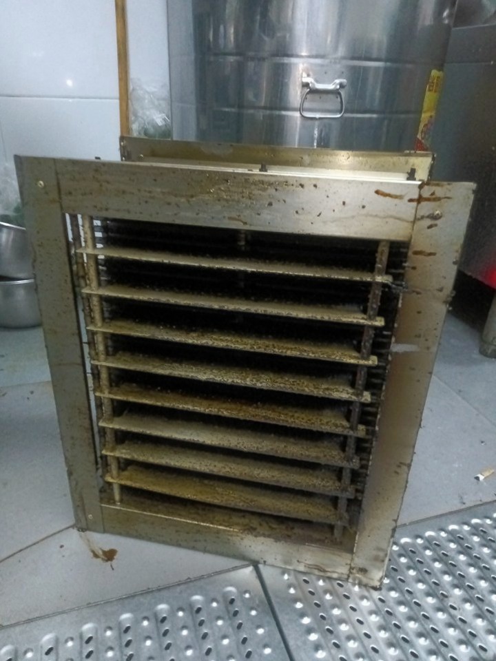 驻马店快餐店商用油烟机清洗公司推荐 - 清洗前 - 郑州天得一国家一级资质团队作业实拍