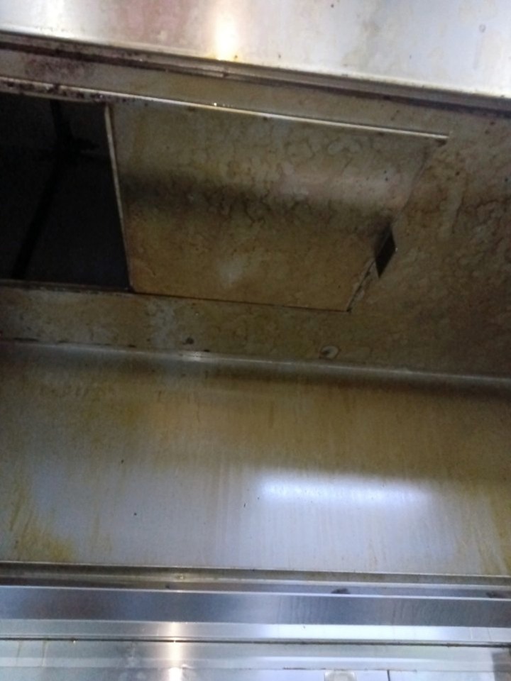 周口大学食堂油烟净化设备清洗怎么收费 - 清洗前 - 郑州天得一国家一级资质团队作业实拍