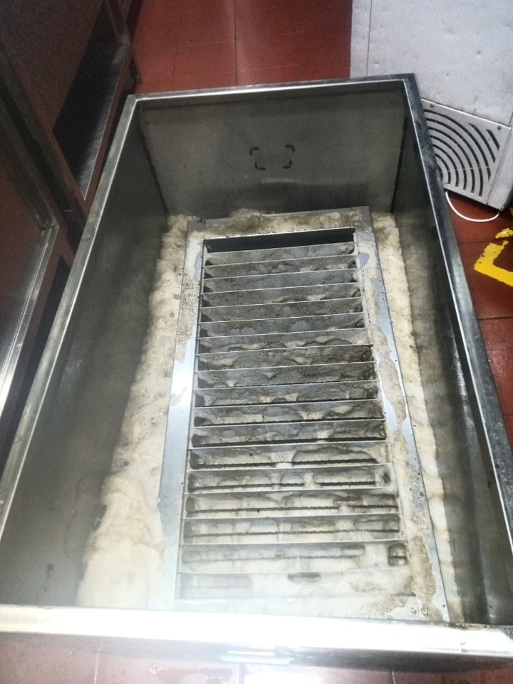 焦作工厂食堂离心风机清洗哪家好 - 清洗前 - 郑州天得一国家一级资质团队作业实拍