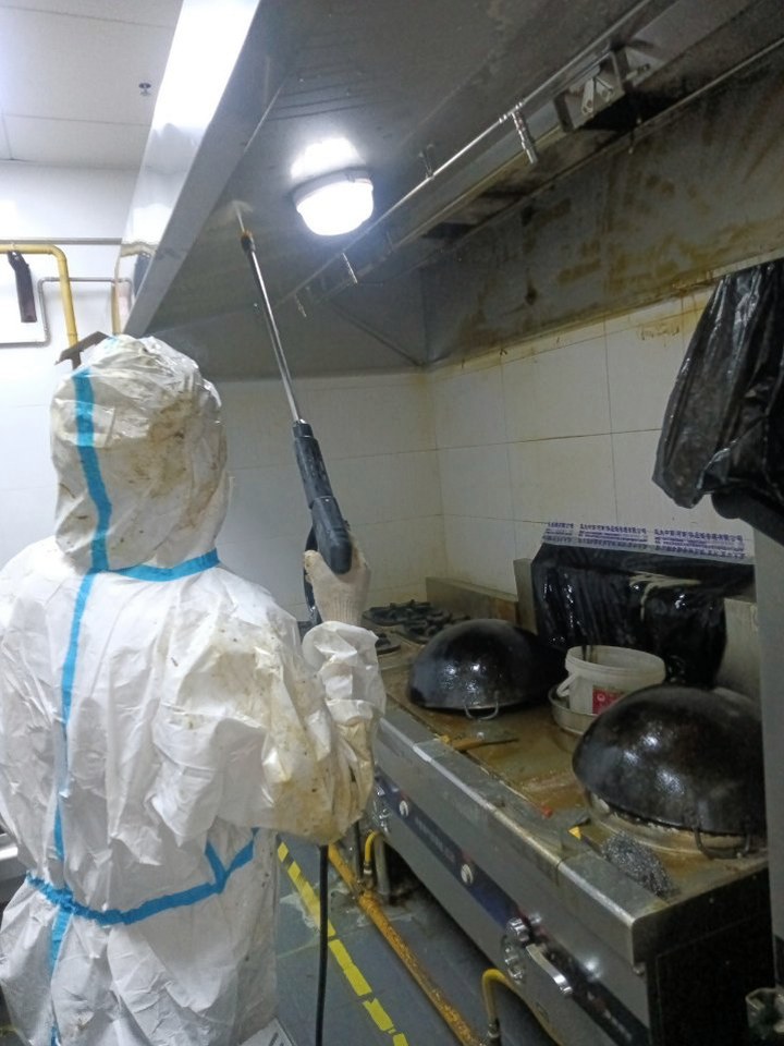 洛阳食品厂风机清洗怎么收费 - 清洗前 - 郑州天得一国家一级资质团队作业实拍