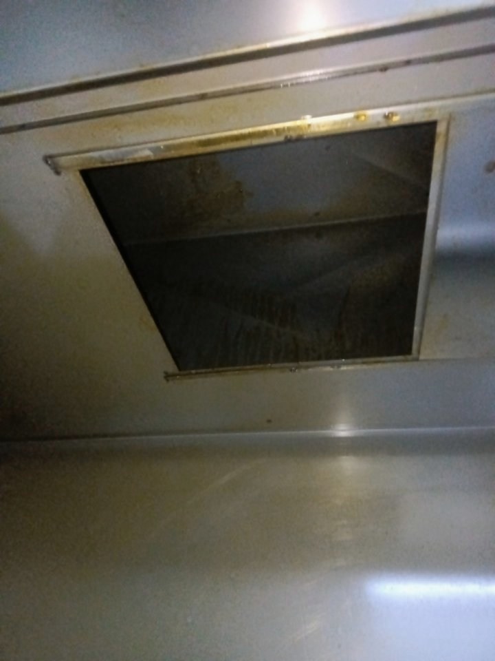 焦作烧烤店油烟机清洗清洗方案 - 清洗前 - 郑州天得一国家一级资质团队作业实拍