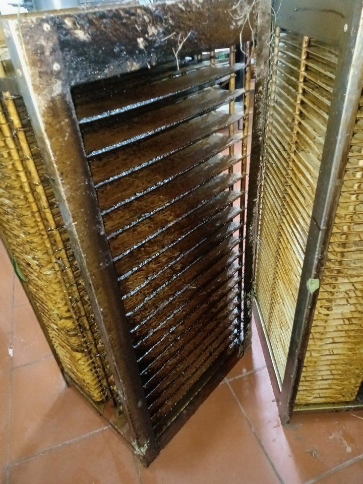 商丘工厂食堂集烟罩清洗电话 - 清洗前 - 郑州天得一国家一级资质团队作业实拍