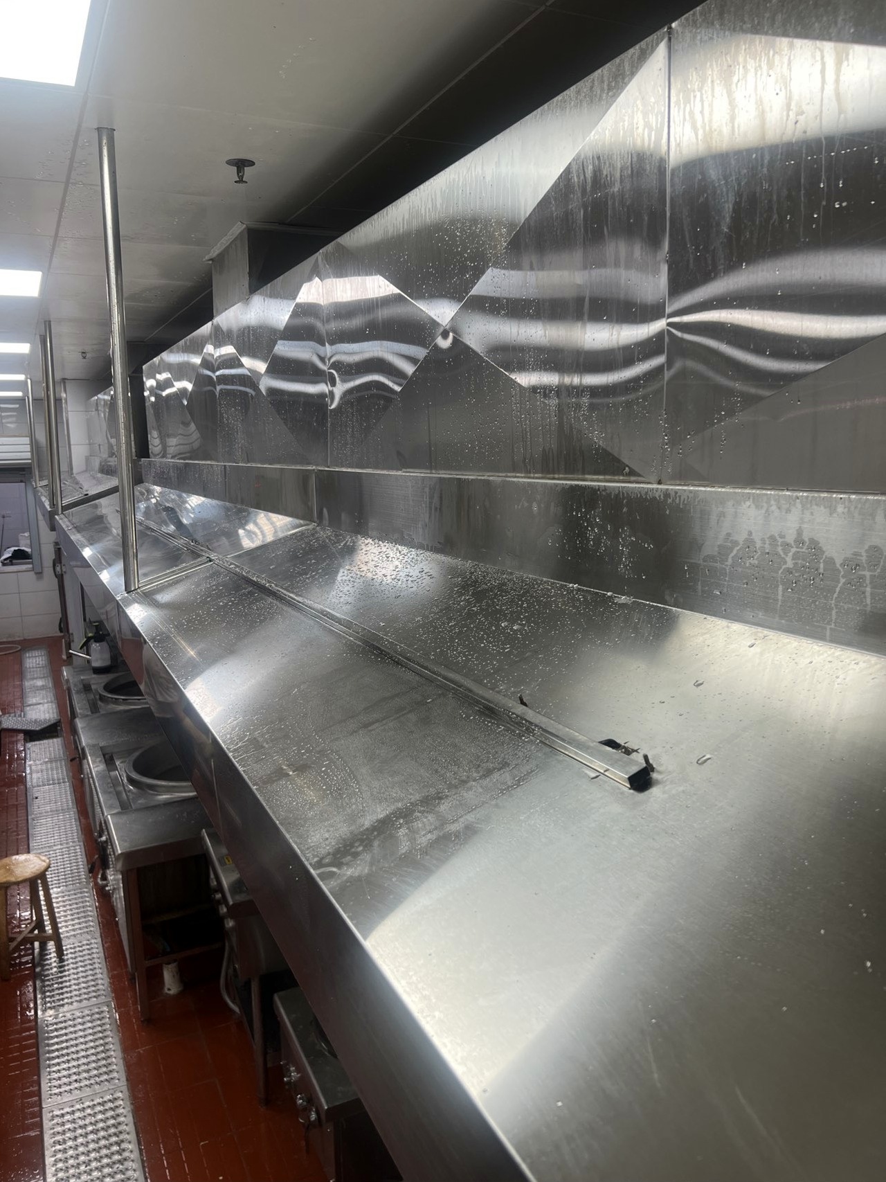 许昌自助餐厅风机清洗电话 - 清洗前 - 郑州天得一国家一级资质团队作业实拍