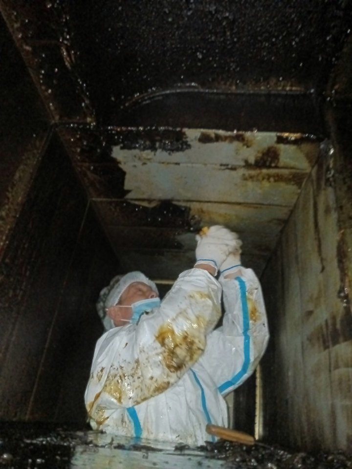 开封火锅店油烟管道清洗多少钱 - 清洗前 - 郑州天得一国家一级资质团队作业实拍