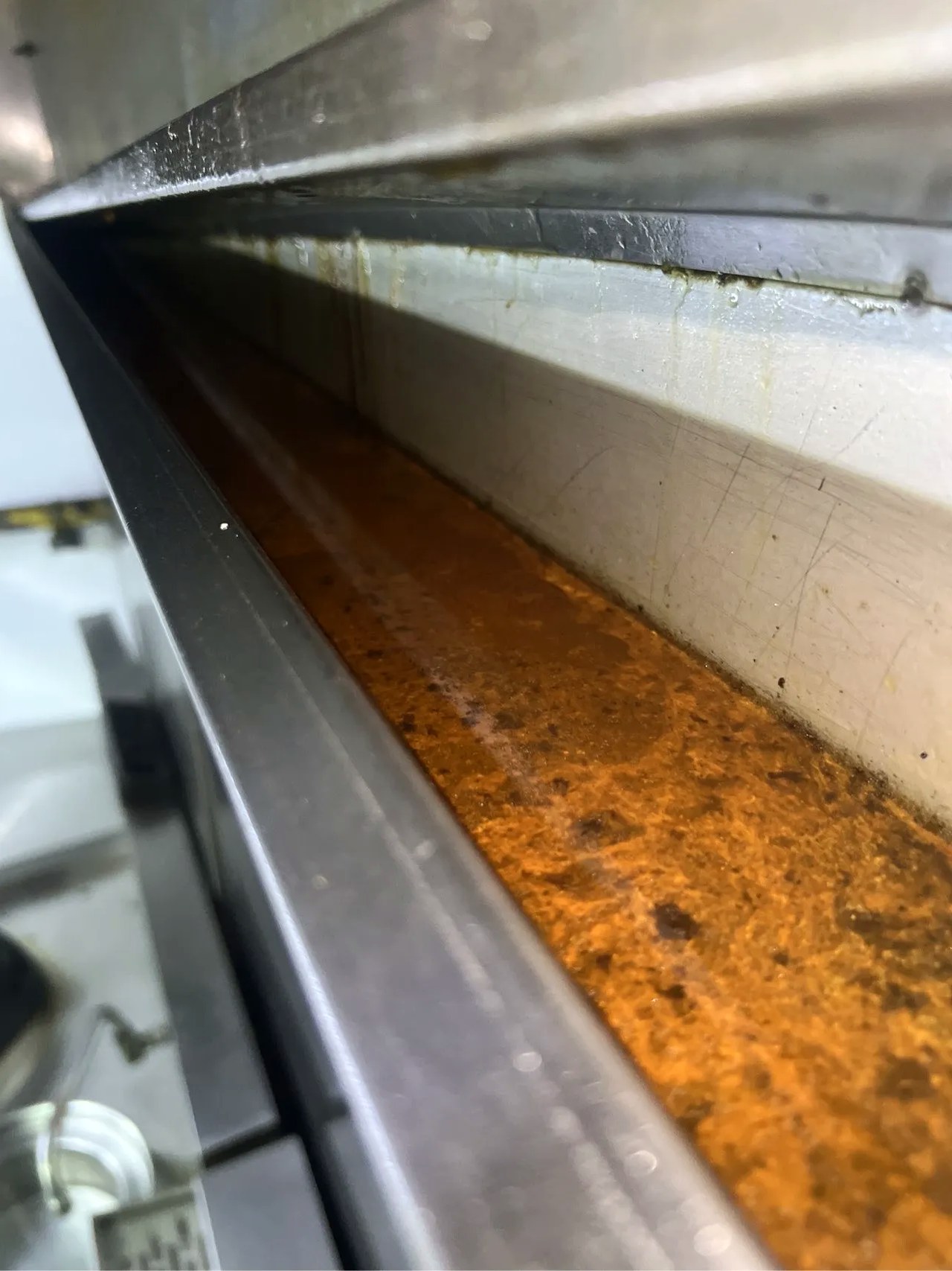 驻马店单位食堂静电油烟净化器清洗清洗流程 - 清洗前 - 郑州天得一国家一级资质团队作业实拍