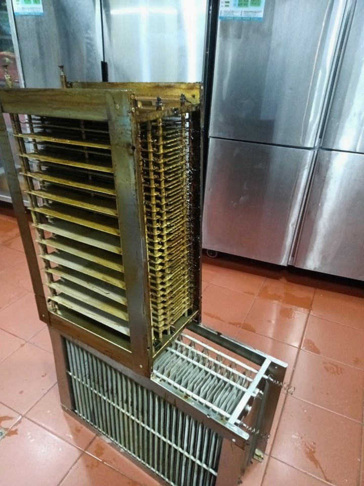 焦作中学食堂风机清洗收费标准 - 清洗前 - 郑州天得一国家一级资质团队作业实拍