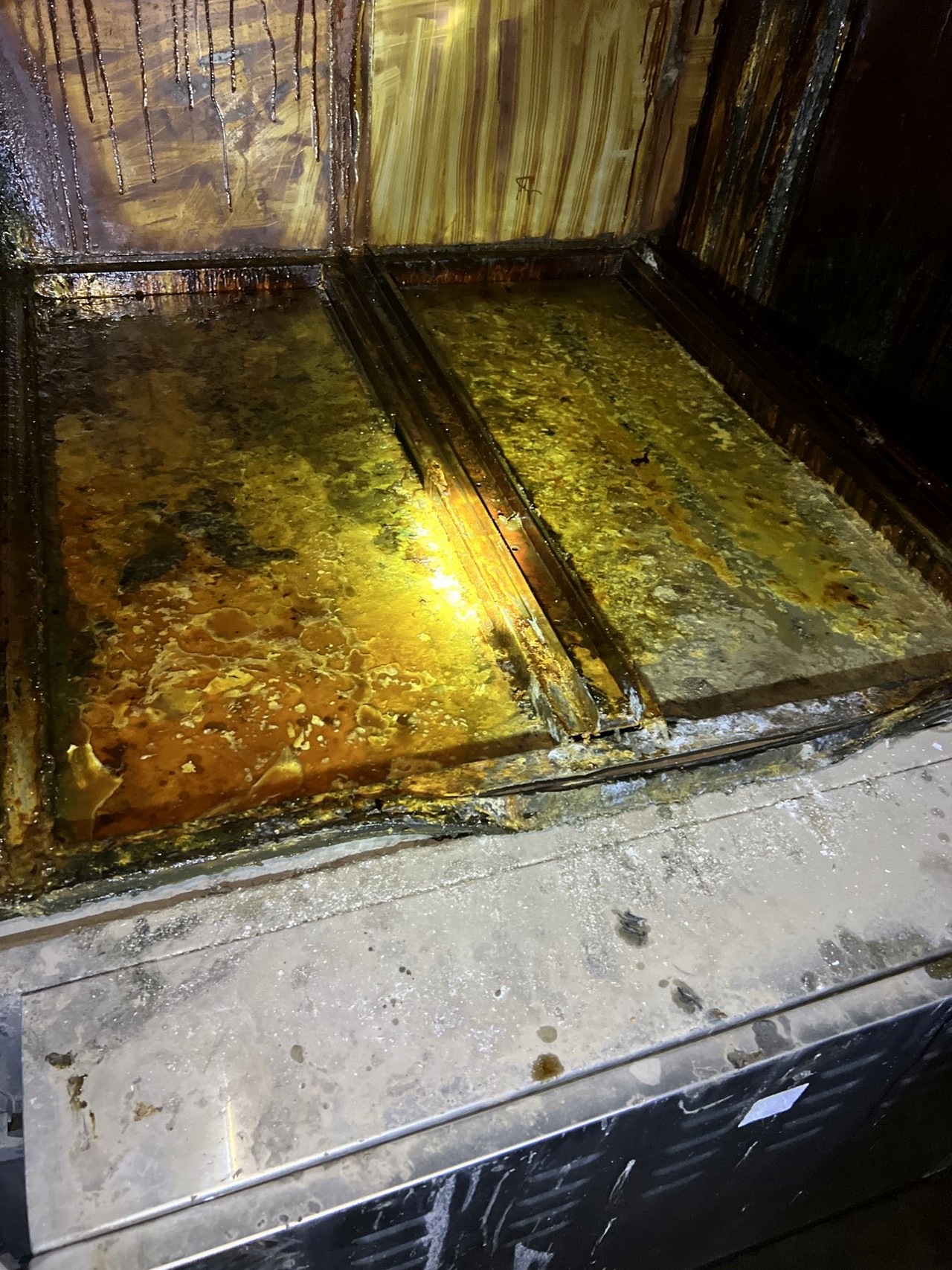 开封企业食堂排烟系统清洗公司推荐 - 清洗前 - 郑州天得一国家一级资质团队作业实拍