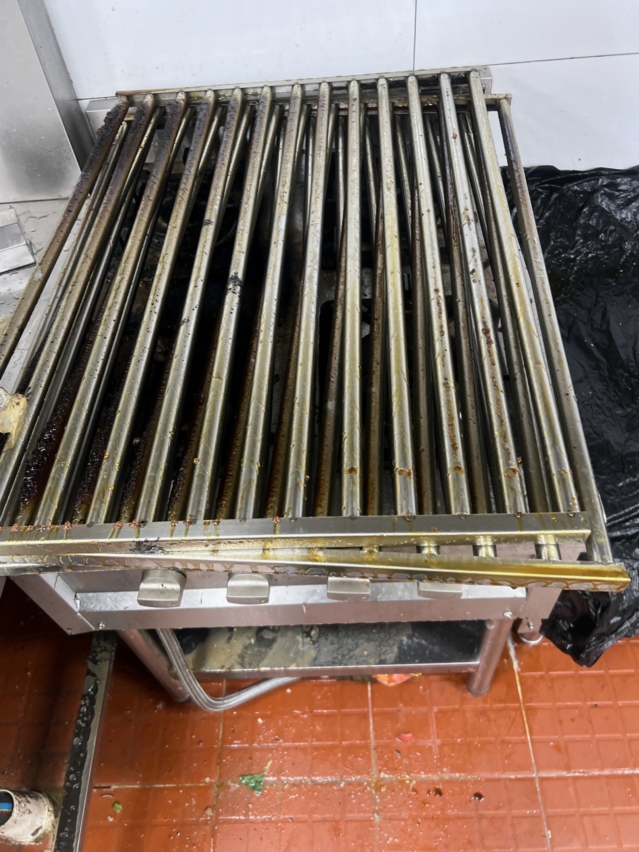 周口自助餐厅油烟净化器清洗公司推荐 - 清洗前 - 郑州天得一国家一级资质团队作业实拍