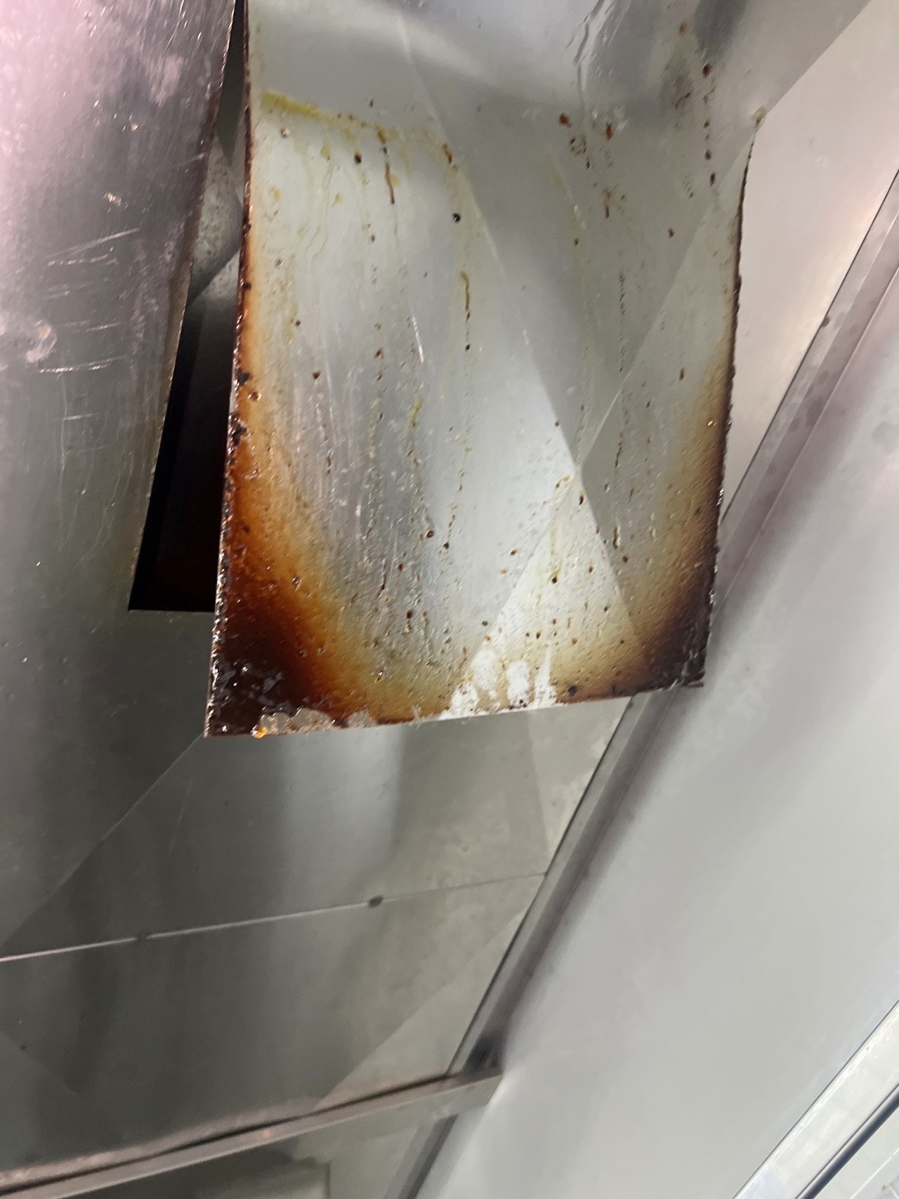 三门峡食品厂油烟净化设备清洗清洗流程 - 清洗前 - 郑州天得一国家一级资质团队作业实拍