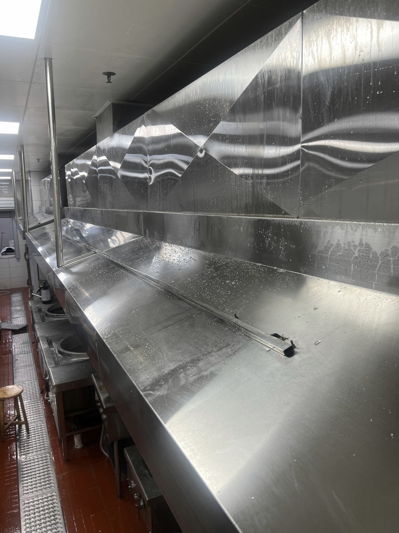 漯河中央厨房静电油烟净化器清洗公司推荐 - 清洗前 - 郑州天得一国家一级资质团队作业实拍