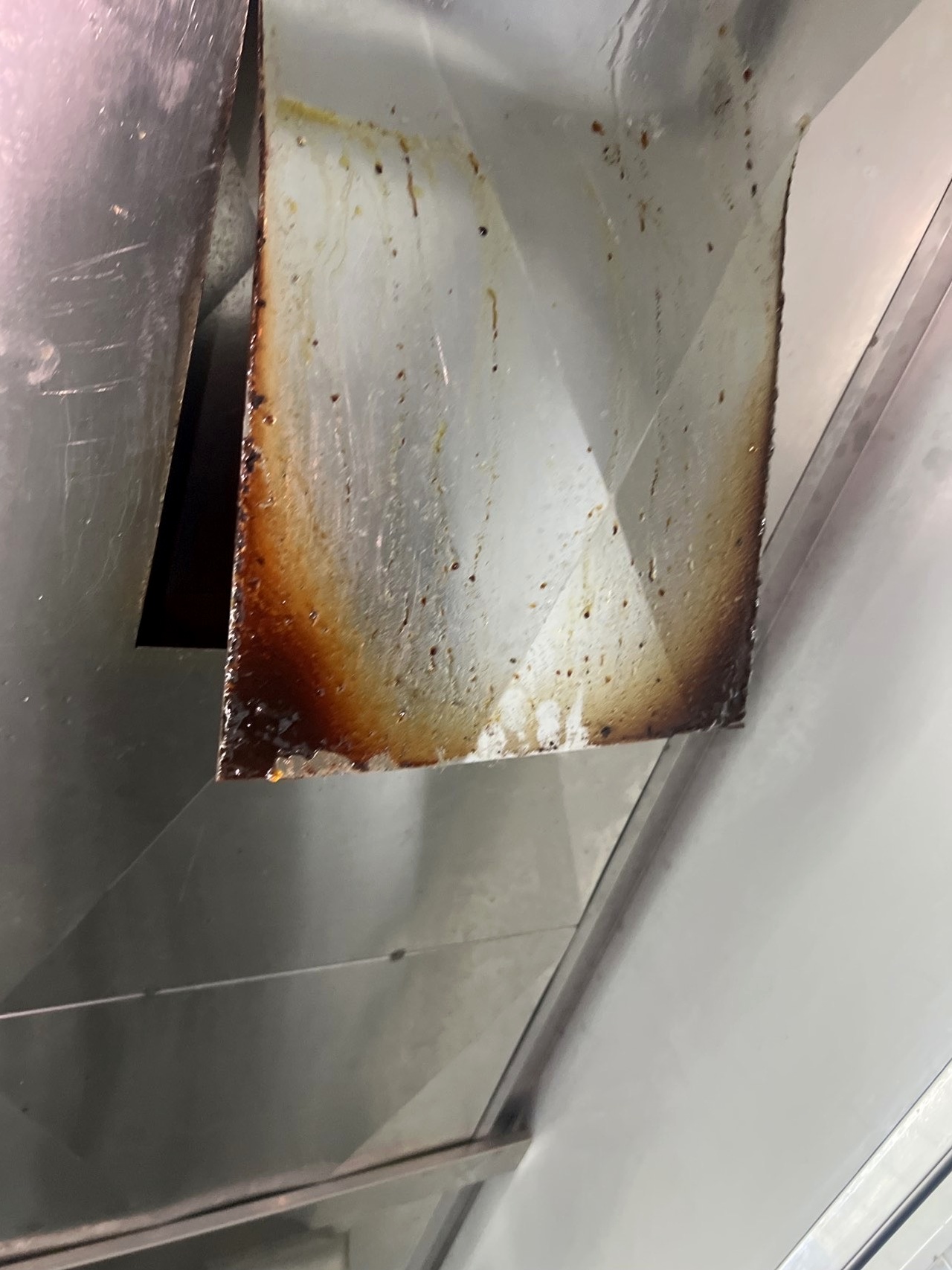 平顶山幼儿园食堂排烟风机清洗收费标准 - 清洗前 - 郑州天得一国家一级资质团队作业实拍