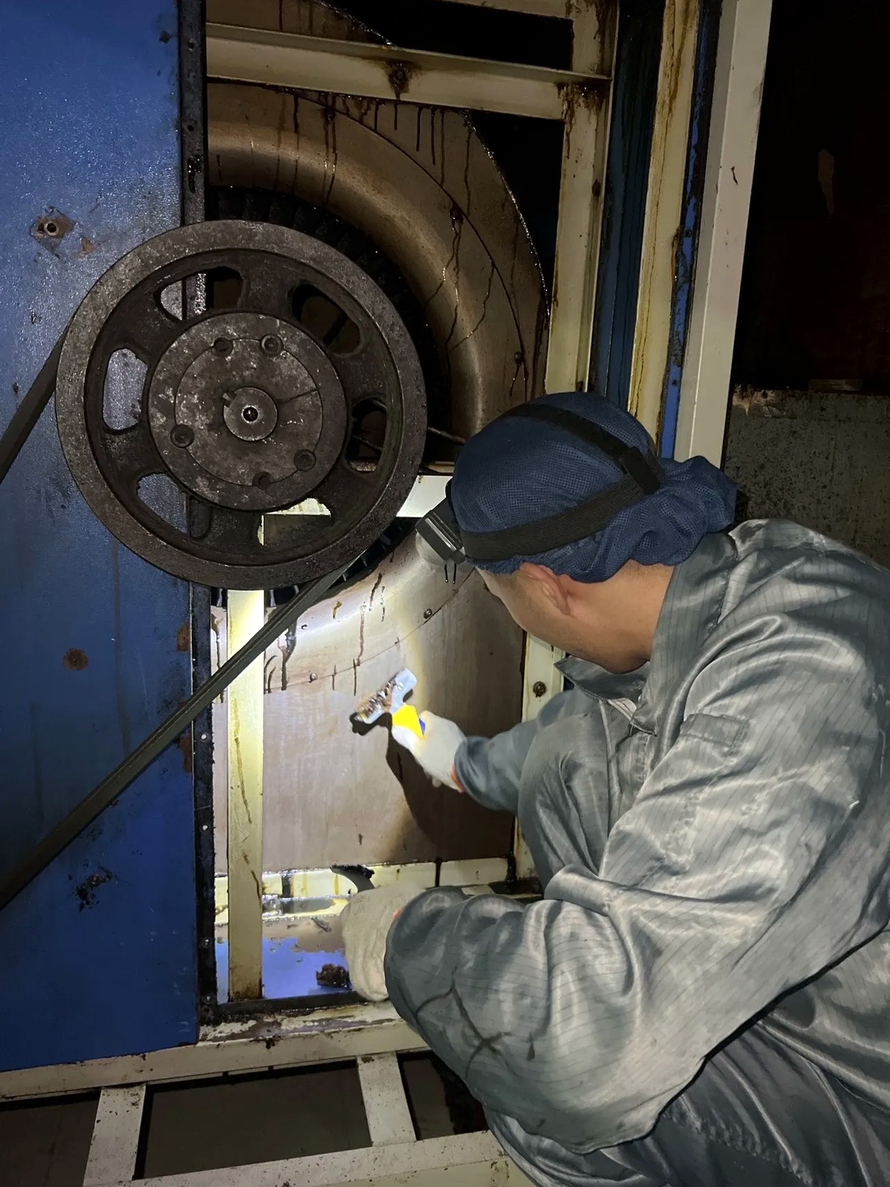 周口部队食堂油烟机清洗电话 - 清洗前 - 郑州天得一国家一级资质团队作业实拍