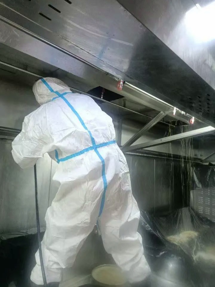 洛阳配餐中心排烟系统清洗清洗流程 - 清洗前 - 郑州天得一国家一级资质团队作业实拍