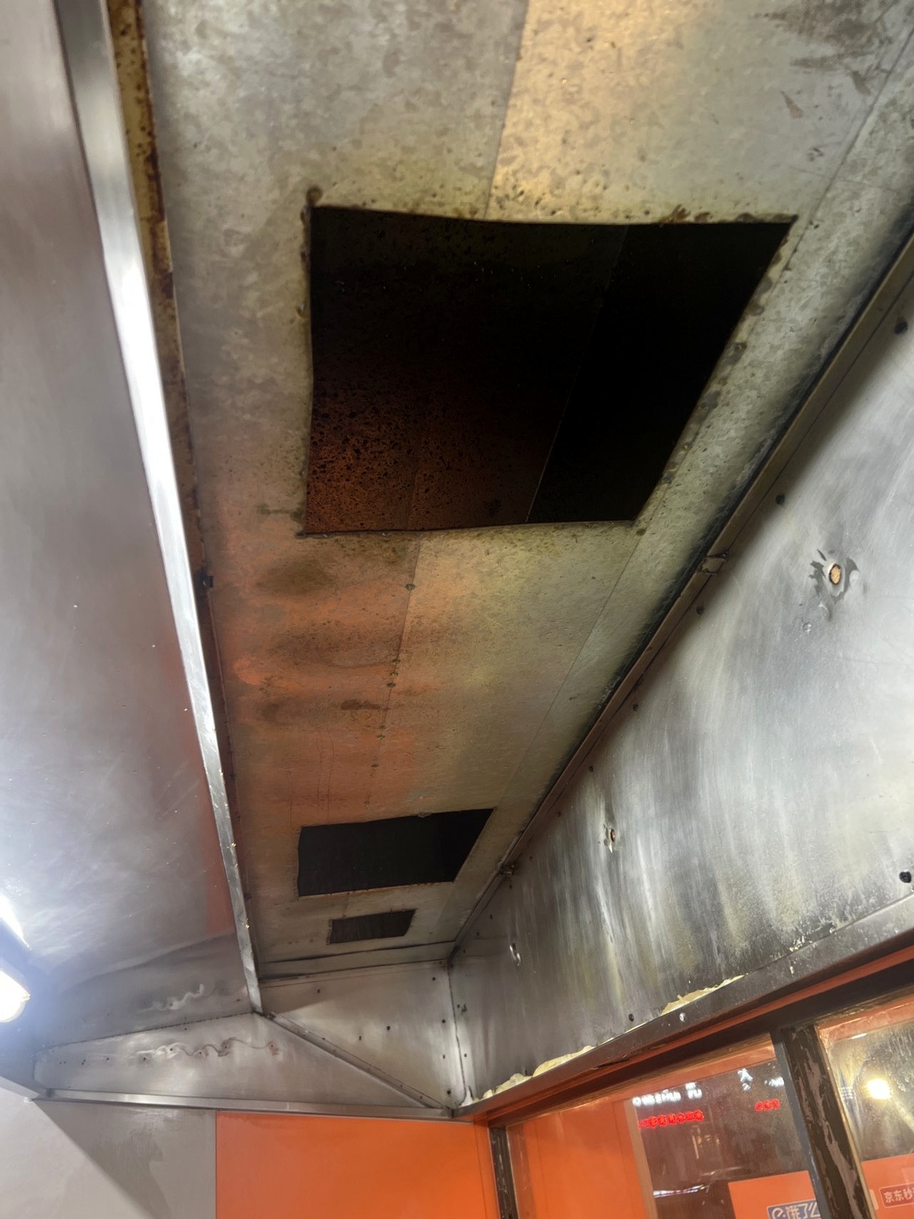 焦作中央厨房大型油烟机清洗清洗方案 - 清洗前 - 郑州天得一国家一级资质团队作业实拍