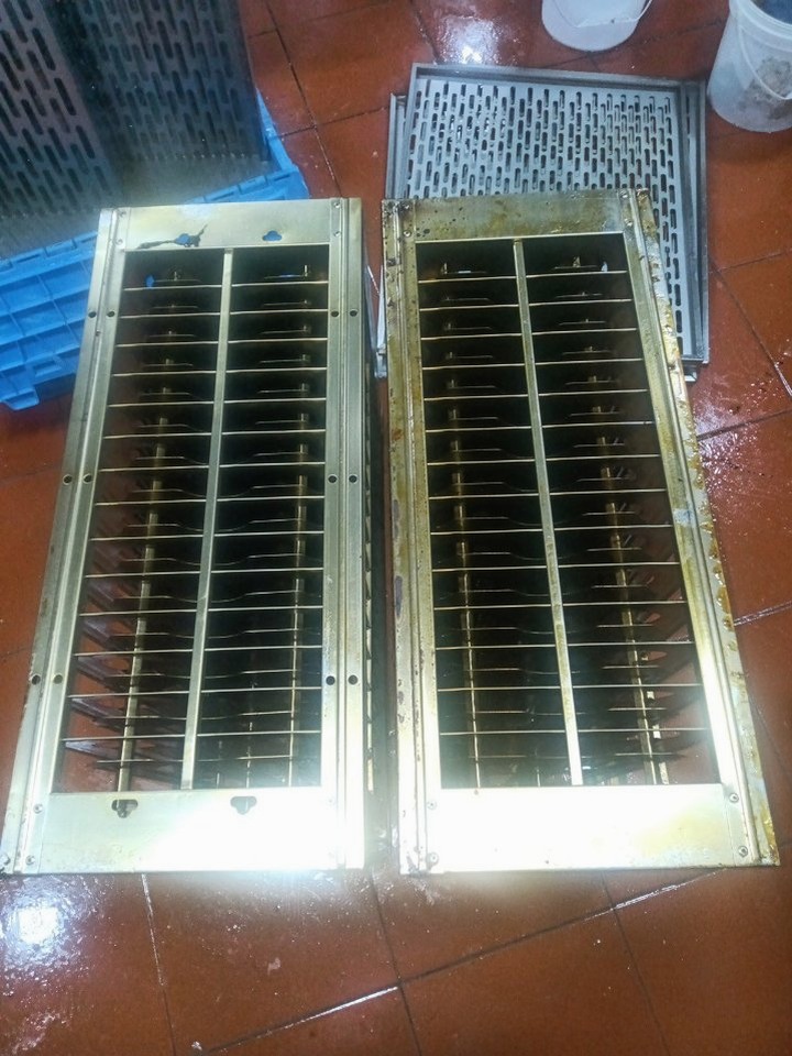 三门峡火锅店风机清洗哪家好 - 清洗前 - 郑州天得一国家一级资质团队作业实拍