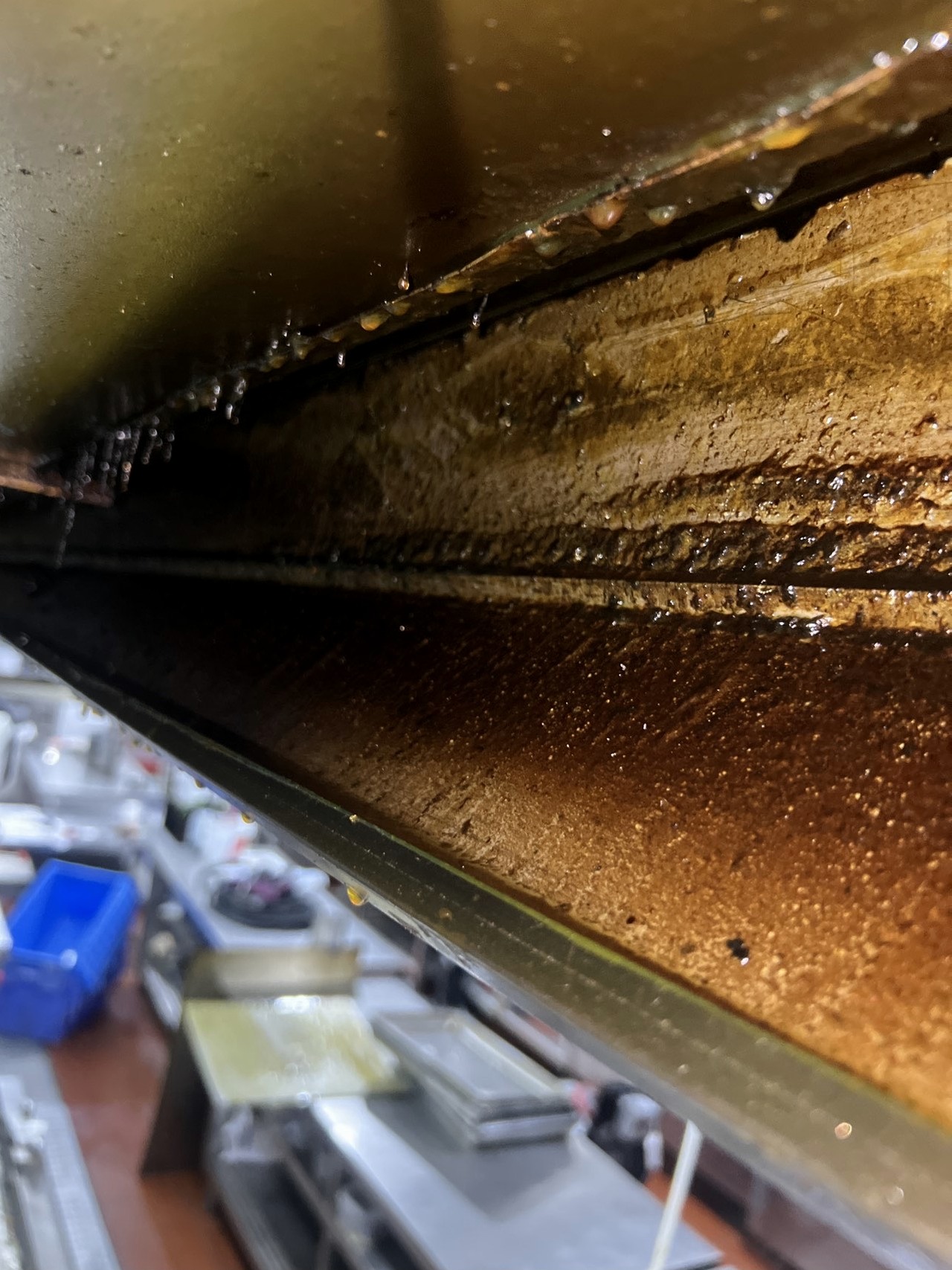 焦作学校食堂风机清洗多少钱 - 清洗前 - 郑州天得一国家一级资质团队作业实拍