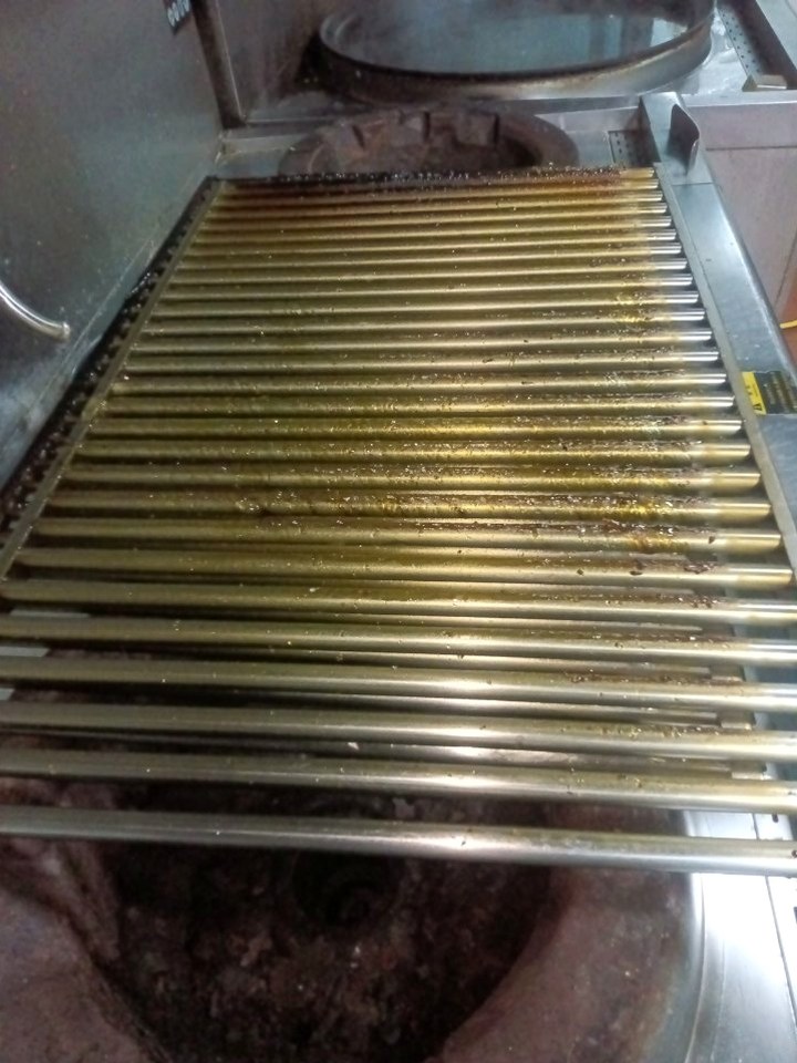 专业解读：部队食堂大型油烟机清洗节能清洗 - 清洗前 - 郑州天得一国家一级资质团队作业实拍