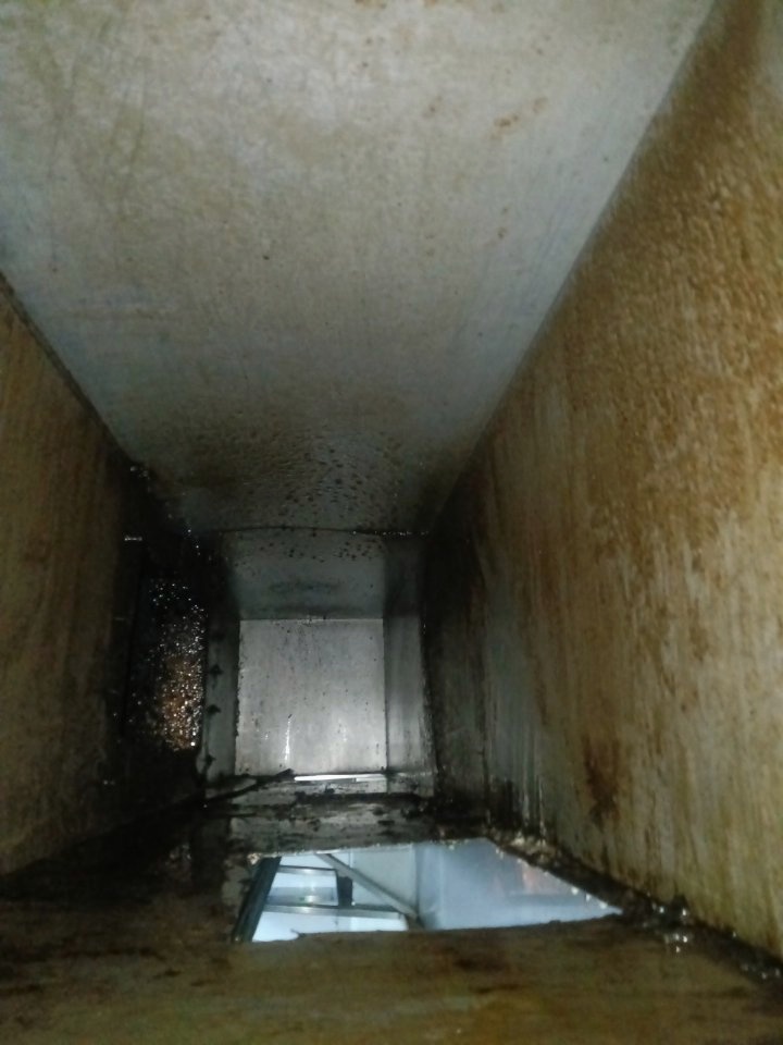 商丘酒店运水烟罩清洗哪家好 - 清洗前 - 郑州天得一国家一级资质团队作业实拍