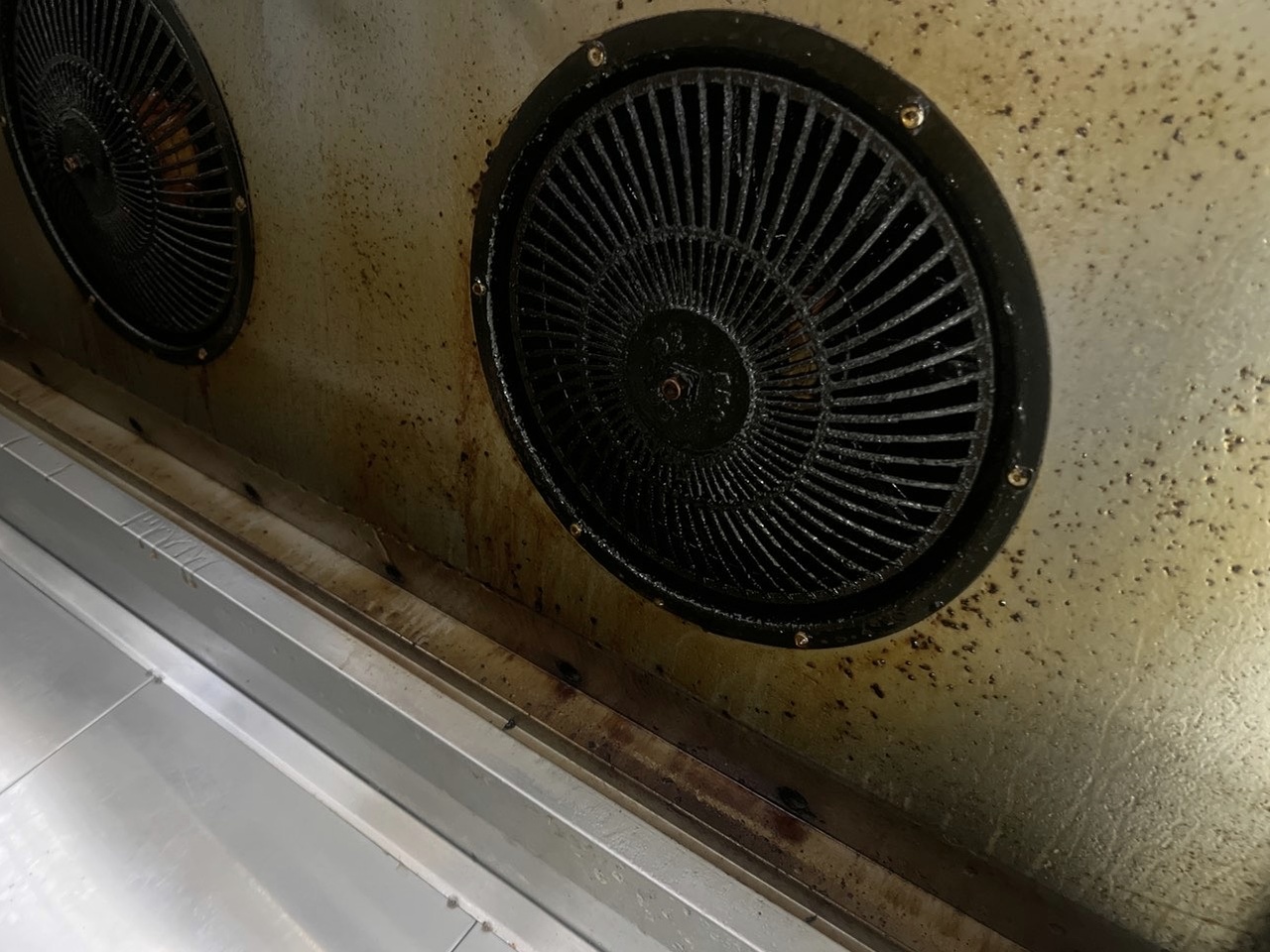 郑州机关食堂油烟净化器清洗清洗流程 - 清洗前 - 郑州天得一国家一级资质团队作业实拍