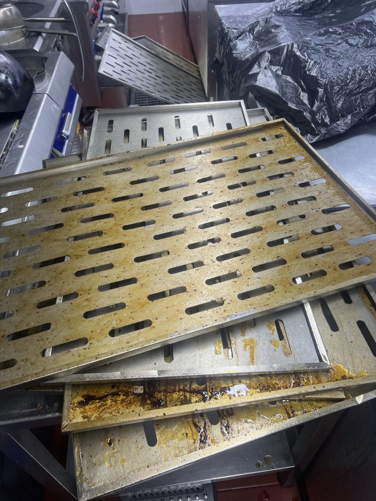 漯河食品厂油烟管道清洗电话 - 清洗前 - 郑州天得一国家一级资质团队作业实拍