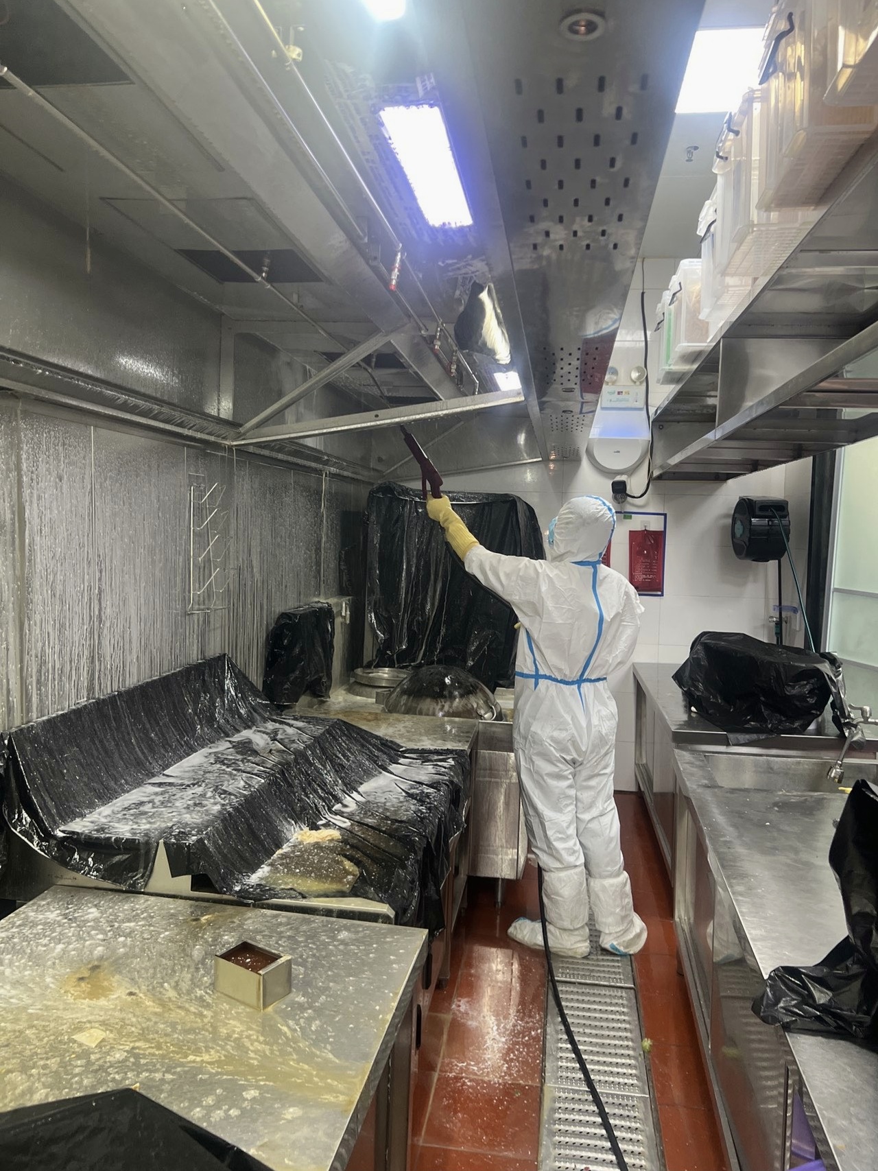 驻马店火锅店油烟机清洗怎么收费 - 清洗前 - 郑州天得一国家一级资质团队作业实拍