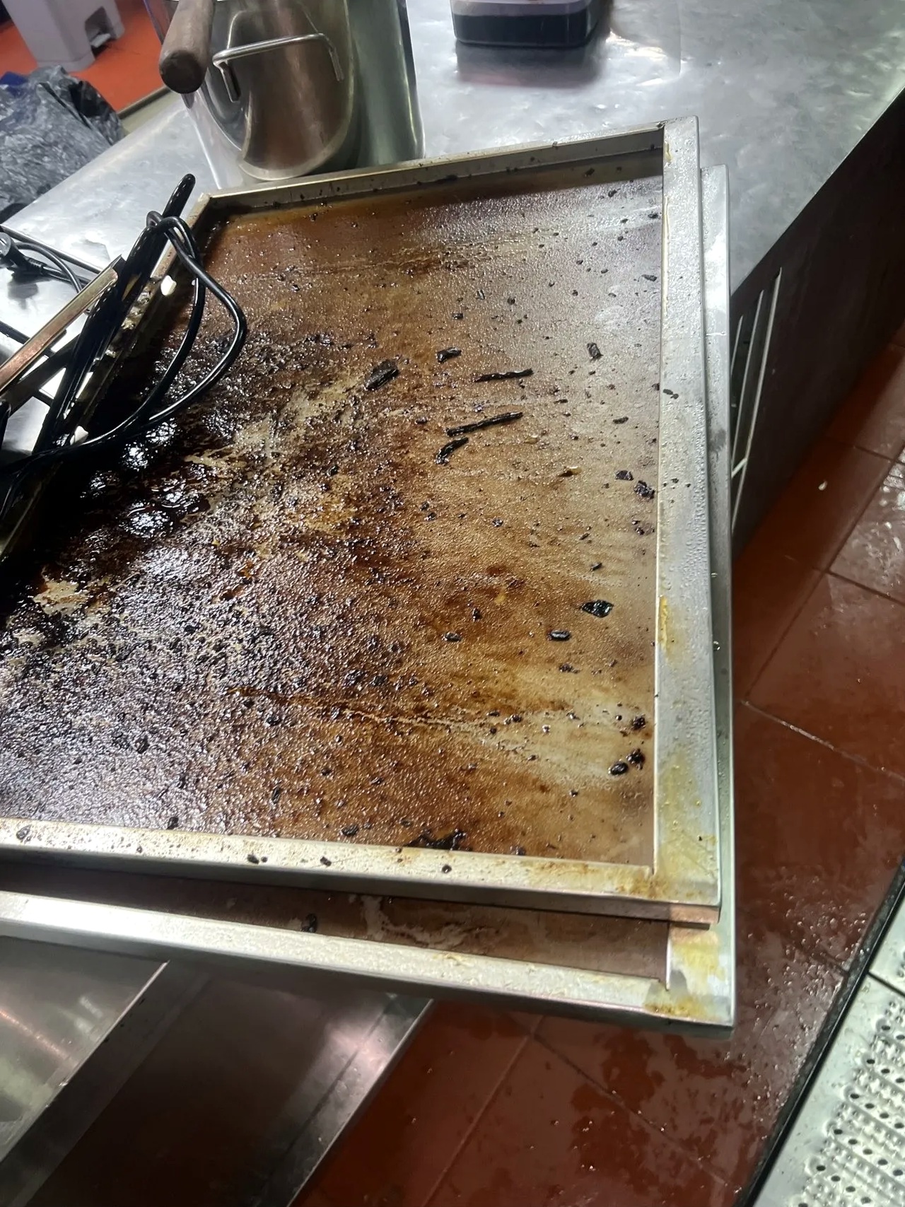驻马店学校食堂静电油烟净化器清洗清洗方案 - 清洗前 - 郑州天得一国家一级资质团队作业实拍