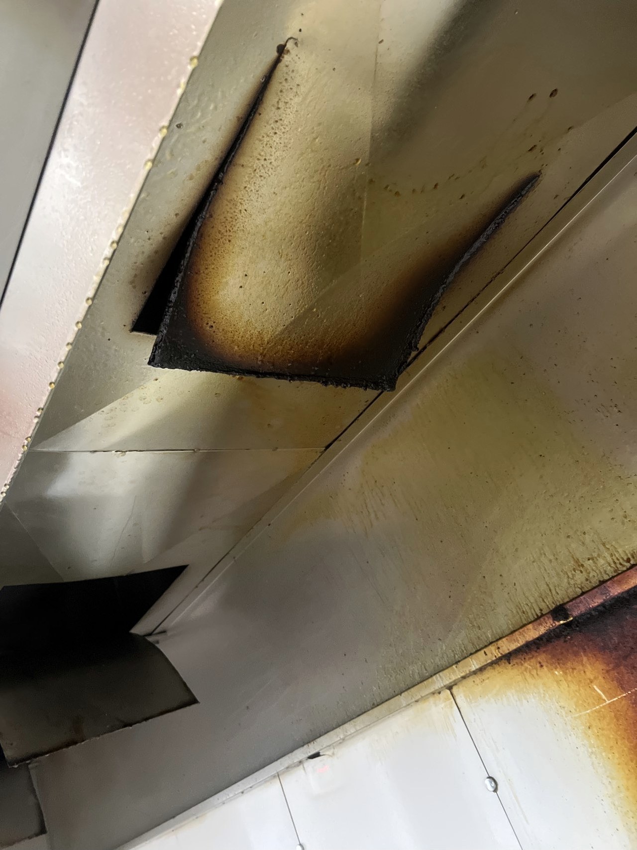 周口食品厂油烟净化器清洗哪家好 - 清洗前 - 郑州天得一国家一级资质团队作业实拍