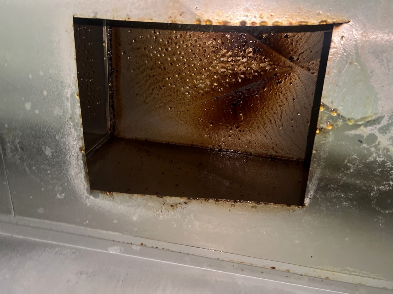 周口配餐中心油烟机清洗清洗方案 - 清洗前 - 郑州天得一国家一级资质团队作业实拍