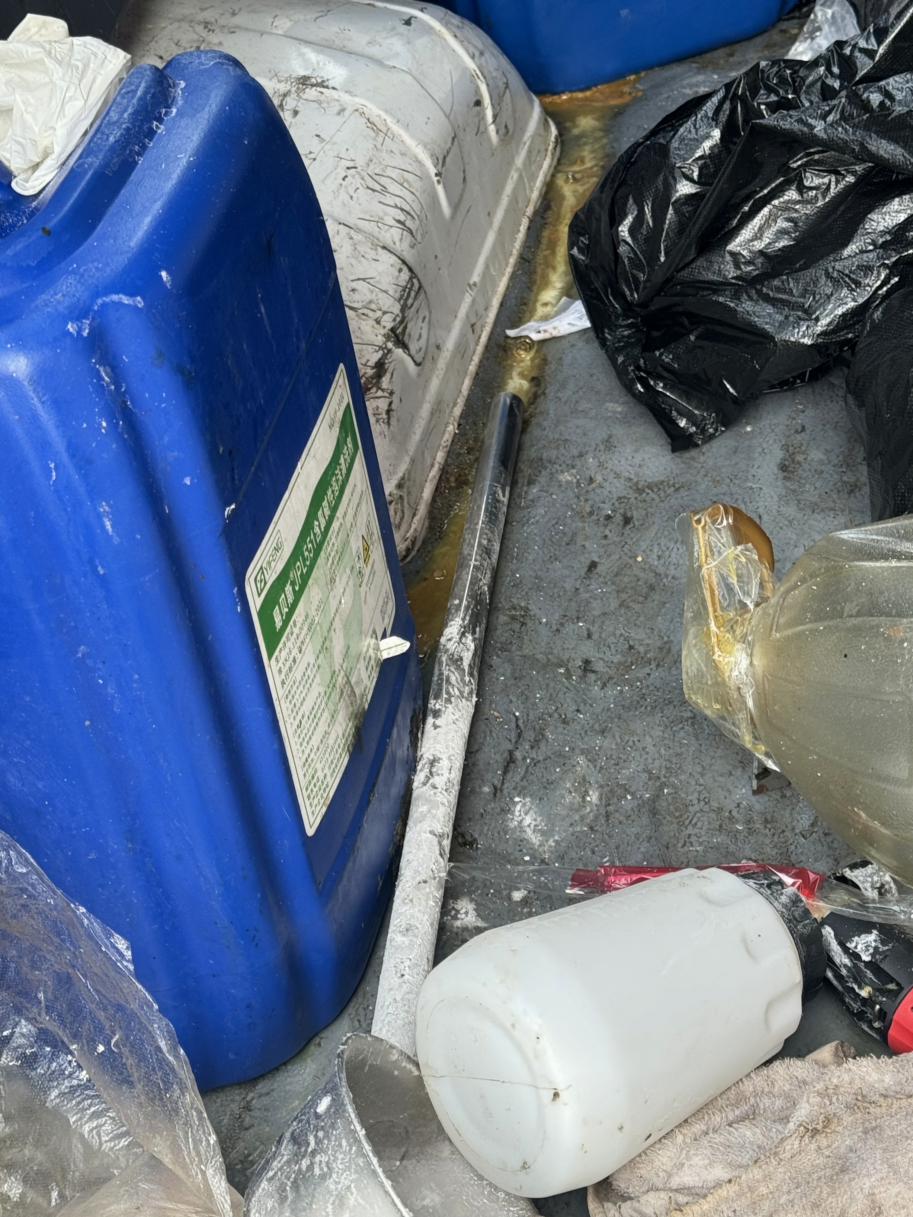 商丘大学食堂油烟净化器清洗怎么收费 - 清洗前 - 郑州天得一国家一级资质团队作业实拍