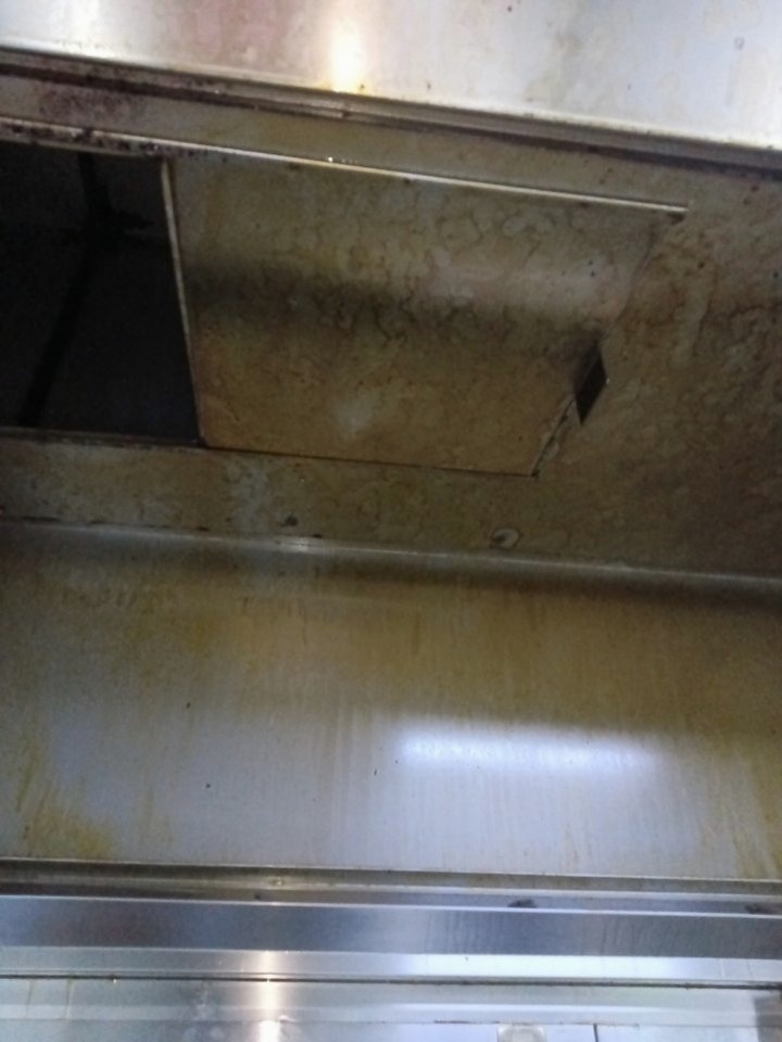 三门峡中学食堂油烟净化器清洗清洗方案 - 清洗前 - 郑州天得一国家一级资质团队作业实拍