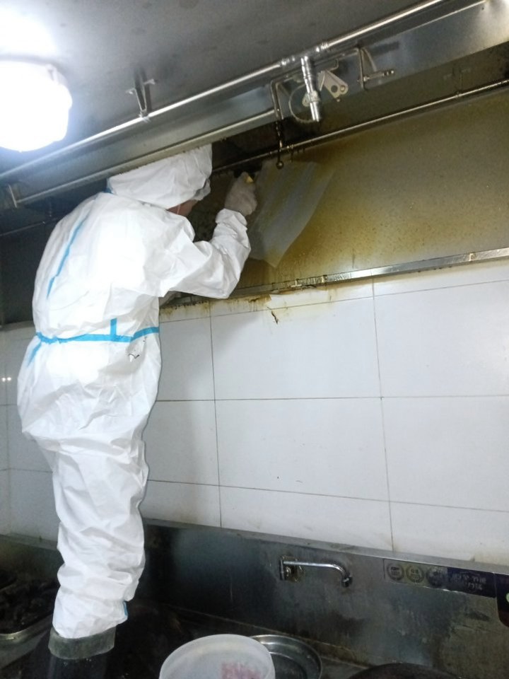 开封机关食堂油烟净化设备清洗清洗流程 - 清洗前 - 郑州天得一国家一级资质团队作业实拍