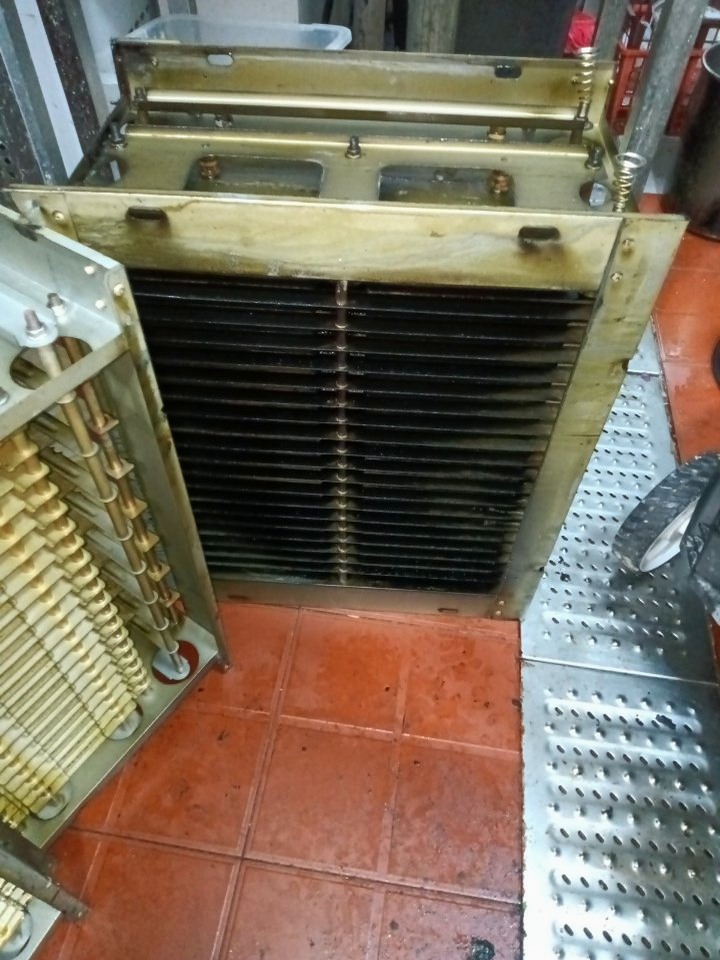 专业解读:自助餐厅油烟机清洗安全隐患排查 - 清洗前 - 郑州天得一国家一级资质团队作业实拍
