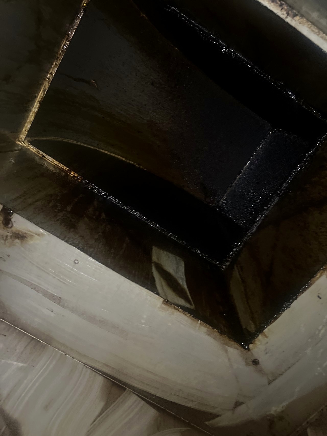 专业解读：中餐厅静电油烟净化器清洗节能清洗 - 清洗前 - 郑州天得一国家一级资质团队作业实拍