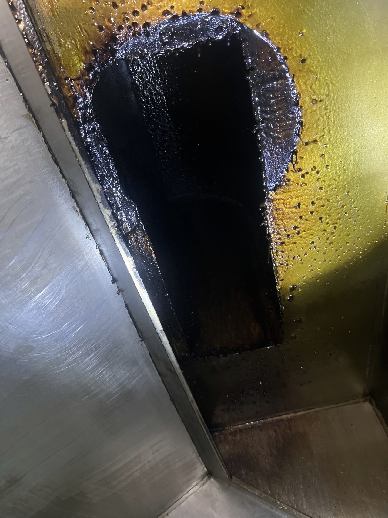 平顶山火锅店大型油烟机清洗多少钱 - 清洗前 - 郑州天得一国家一级资质团队作业实拍