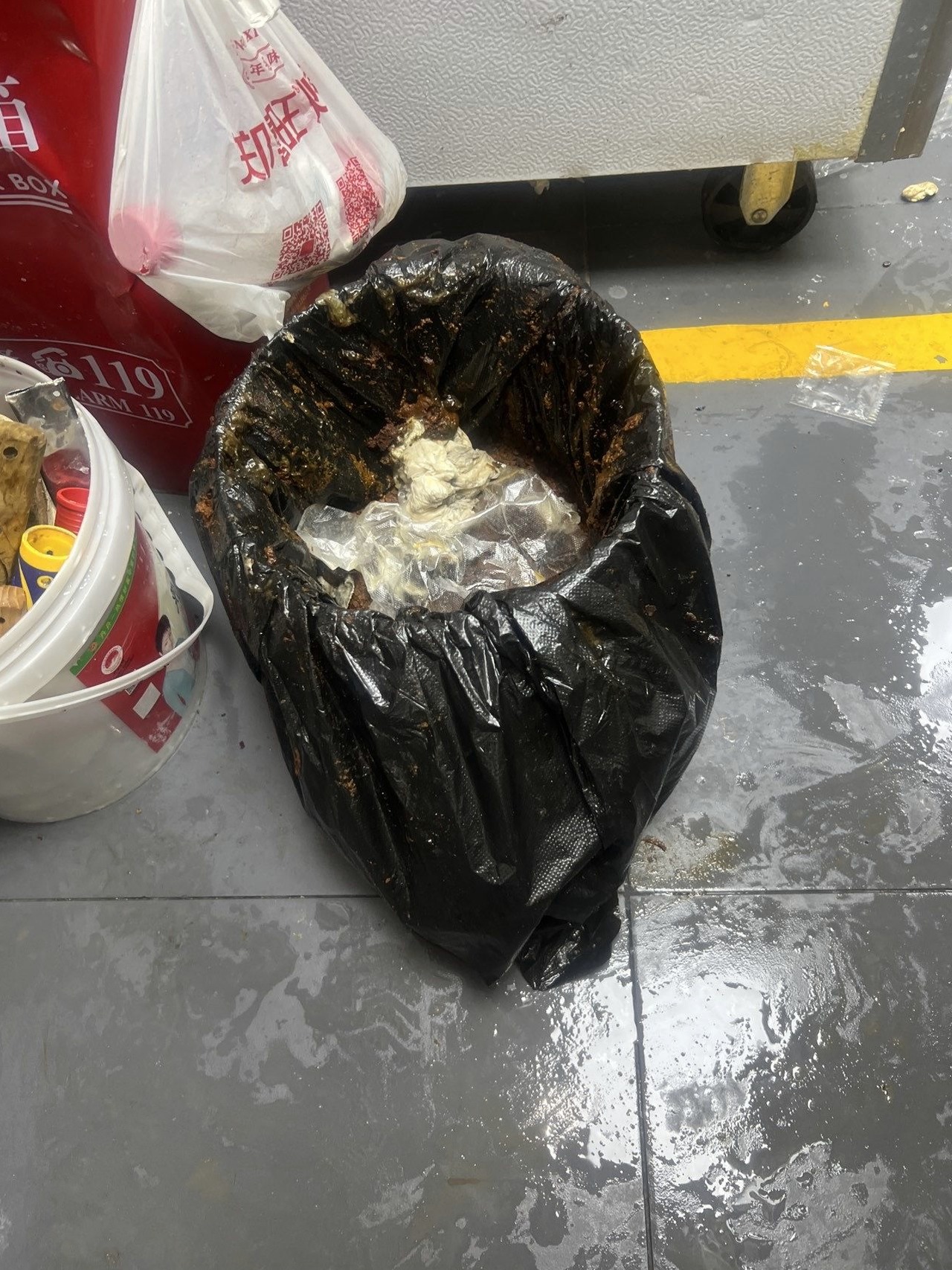 南阳本地油烟机清洗收费标准 - 清洗前 - 郑州天得一国家一级资质团队作业实拍