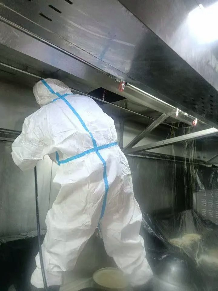 三门峡附近有没有清洗油烟机的 - 清洗前 - 郑州天得一国家一级资质团队作业实拍