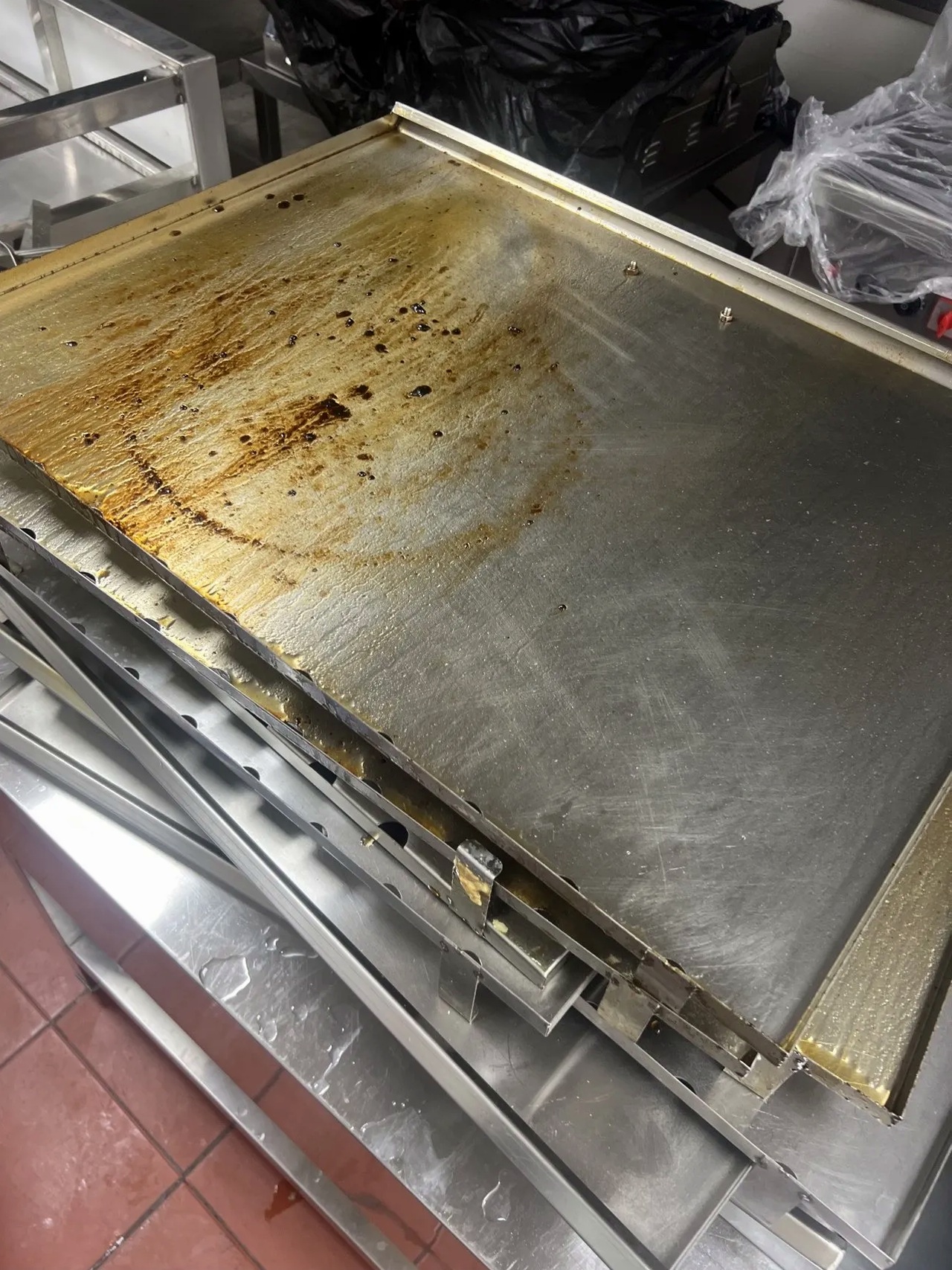 漯河饭店油烟机清洗步骤详解 - 清洗前 - 郑州天得一国家一级资质团队作业实拍