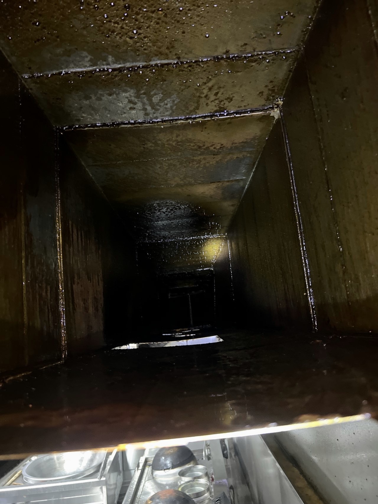 郑州巩义市商用抽油烟机清洗哪家专业靠谱 - 清洗前 - 郑州天得一国家一级资质团队作业实拍