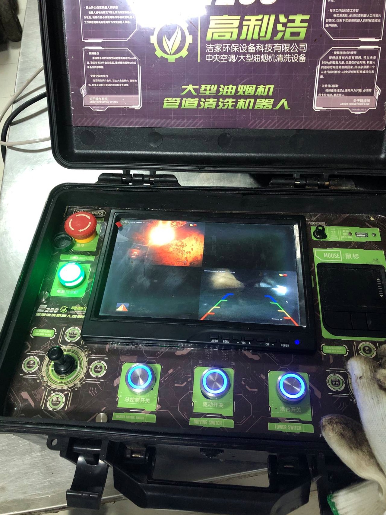 油烟机清洗特惠季，厨房洁净明亮，烹饪时光更清新雅致宁静 - 郑州天得一引入进口清洗机器人作业实拍