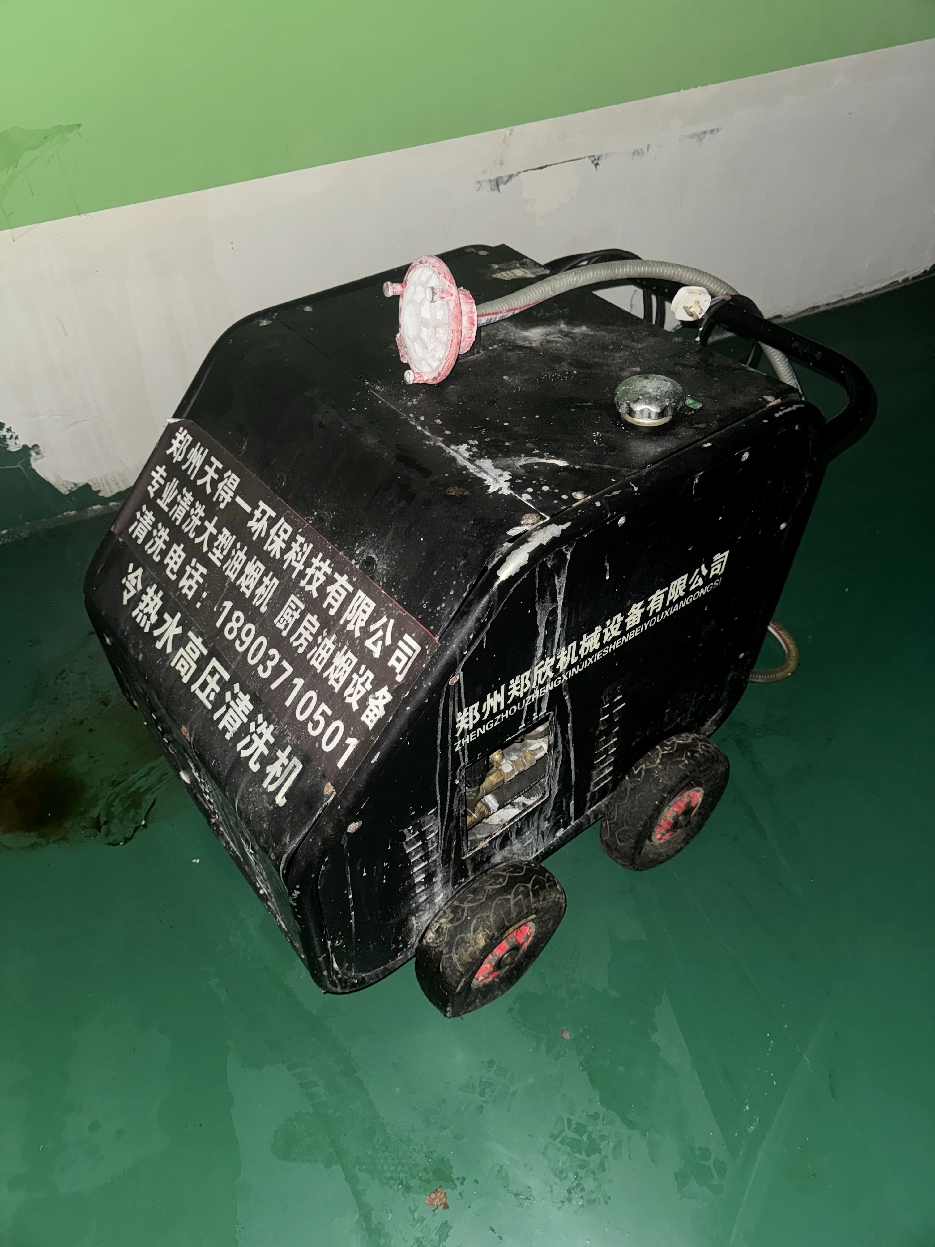 郑州本地推荐：郑州郑东新区餐饮店排烟系统定期清洗消防检查要求 - 郑州天得一200公斤冷热水高压清洗机实拍（3分钟速热）