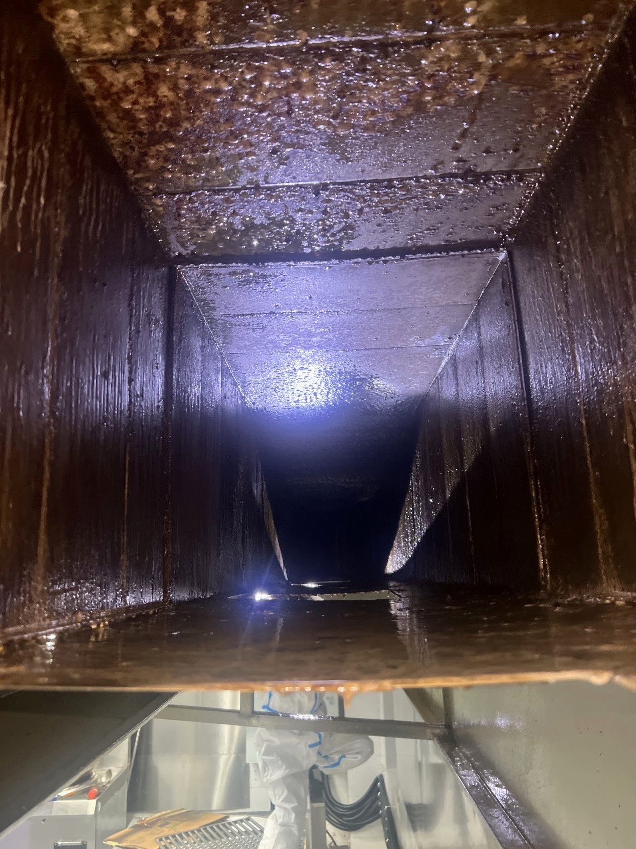 郑州上街区商用抽油烟机清洗哪家专业靠谱 - 清洗前 - 郑州天得一国家一级资质团队作业实拍