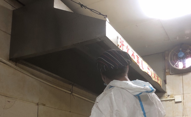 深度清洁油烟机特惠，厨房环境更整洁有序，烹饪更宁静