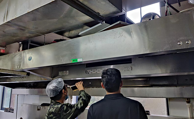 深度清洁油烟机，厨房环境再升级，烹饪更享健康